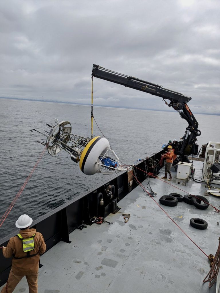 Surfacing a large bouy onto a ship